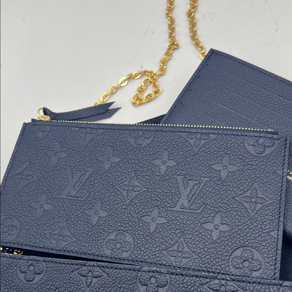New Louis Vuitton navy blue leather Clutch crossbody Gold Chain - Picture 7 of 13